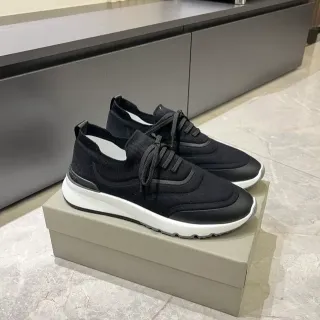 Zapatillas deportivas negras y blancas con upper de punto y cuello de ajuste tipo calcetín