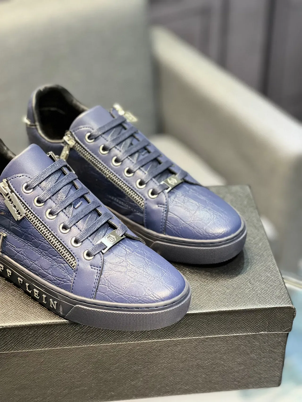 Blue Croc-Embossed Leather Zipper Detail Low-Top Sneakers 7