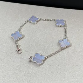 Pulsera de bezel con eslabones clover-link perlada en azul y plata