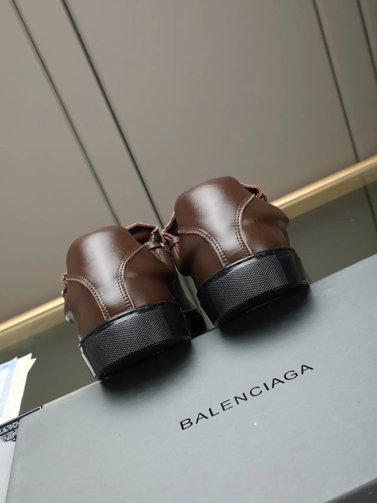Brown Leather Lace-Up Casual Shoe 3