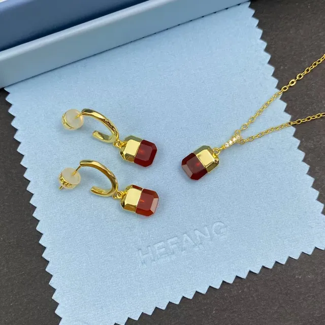 Burgundy Gold Faceted Rectangular Pendant Two-Tone Metal Setting Necklace 6