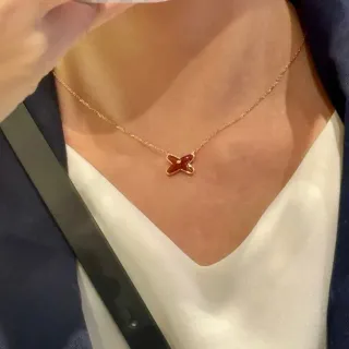 酒红色金 X 形珐琅填充吊坠项链