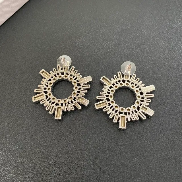 Circular Radiating Baguette-Cut Crystal Stud Earrings 3
