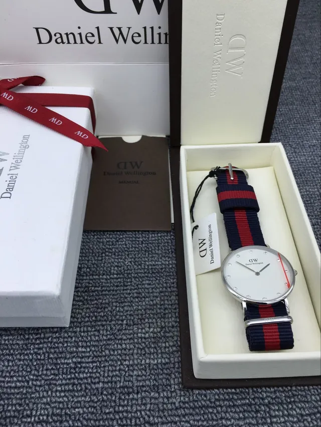 Daniel Wellington Montre Quartz Classic Petite Cadran Cristal Blanc Sangle NATO Rouge Marine 4