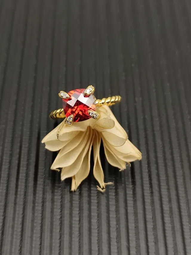 David Yurman Bague Or avec Bande Tressée en Corde et Bisel Carré 6