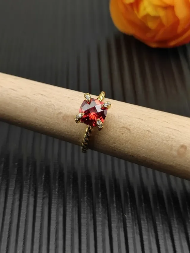 David Yurman Bague Or avec Bande Tressée en Corde et Bisel Carré 8
