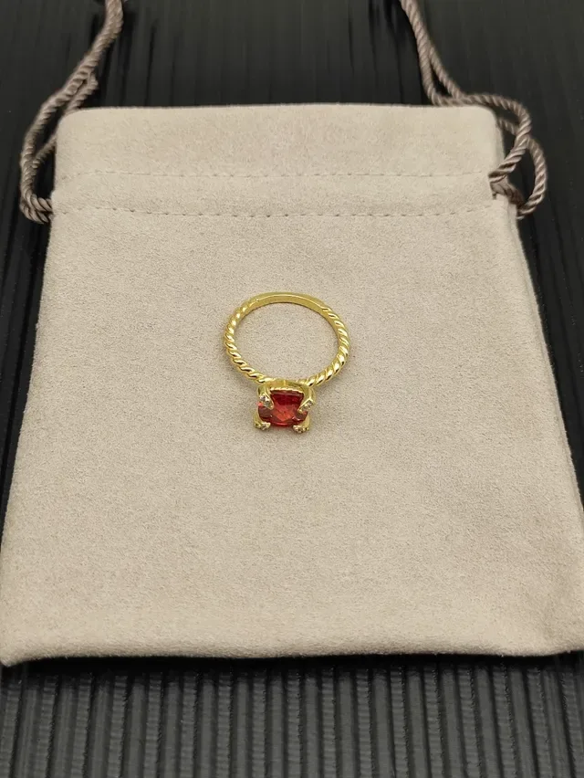 David Yurman Bague Or avec Bande Tressée en Corde et Bisel Carré 9