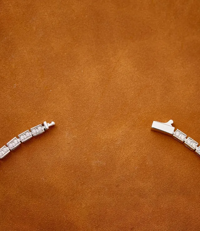Diamond-Pavé Floral Motif V-Shape Line Necklace 3