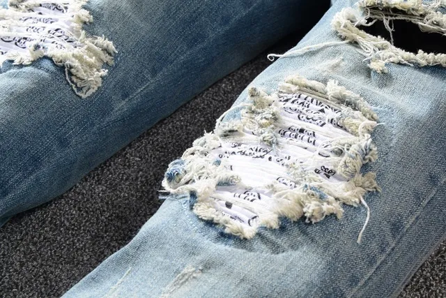 Distressed Mid-Rise Slim-Fit Light Blue Jeans 10
