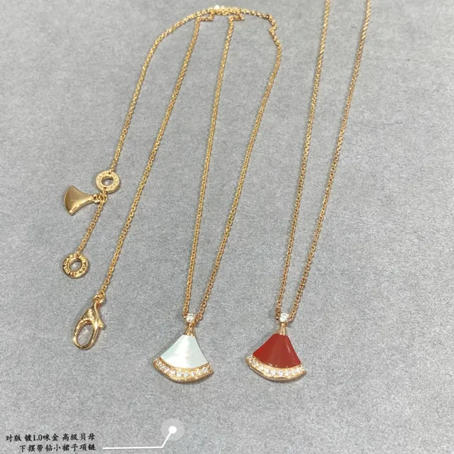 Collar con colgante en forma de abanico de nácar y piedra pavé 2