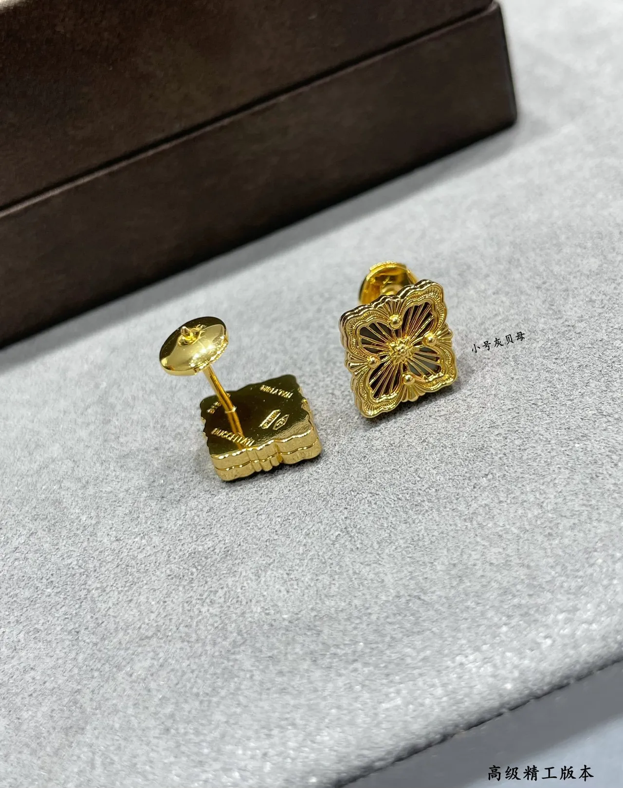 Floral Openwork Gold Stud Earrings 4