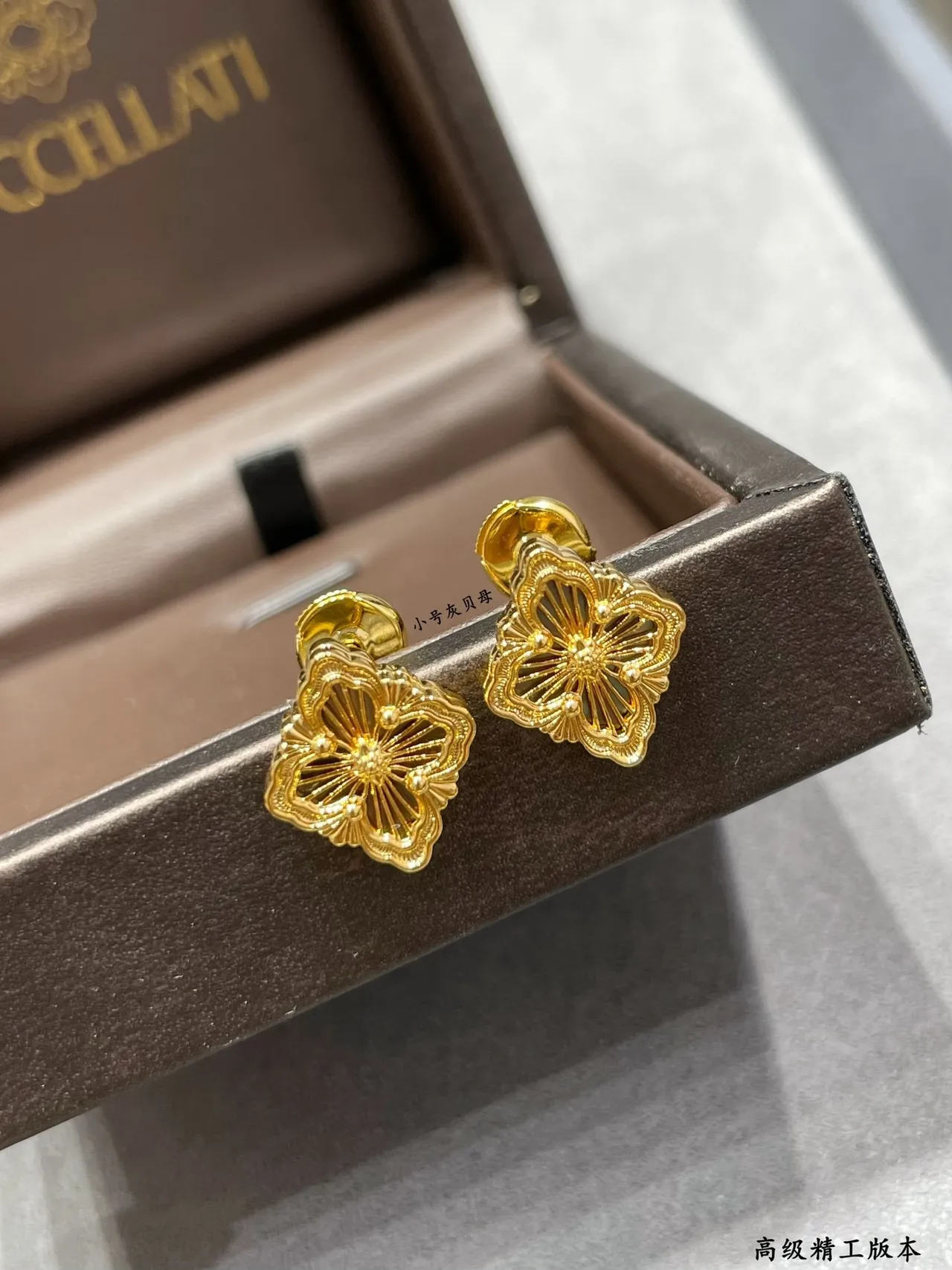 Floral Openwork Gold Stud Earrings 7