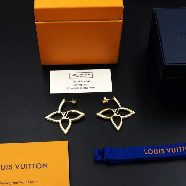 Geometric Pavé Gold-Tone Leaf Motif Earring 9