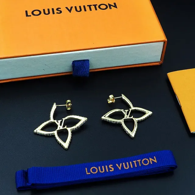 Geometric Pavé Gold-Tone Leaf Motif Earring 10