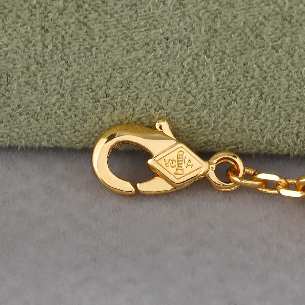 Gold Black Chain-Link Clover-Charm Bracelet 2