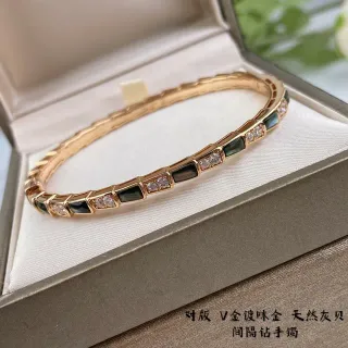 Manilla de oro negro segmentada geométrica con acentos de cristales pavé