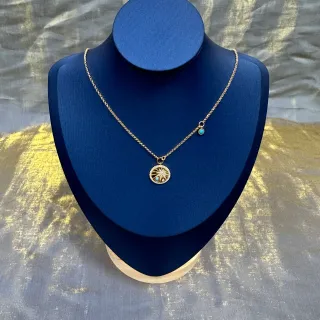 Collier chaîne dorée bleue avec pendentif circulaire solburst