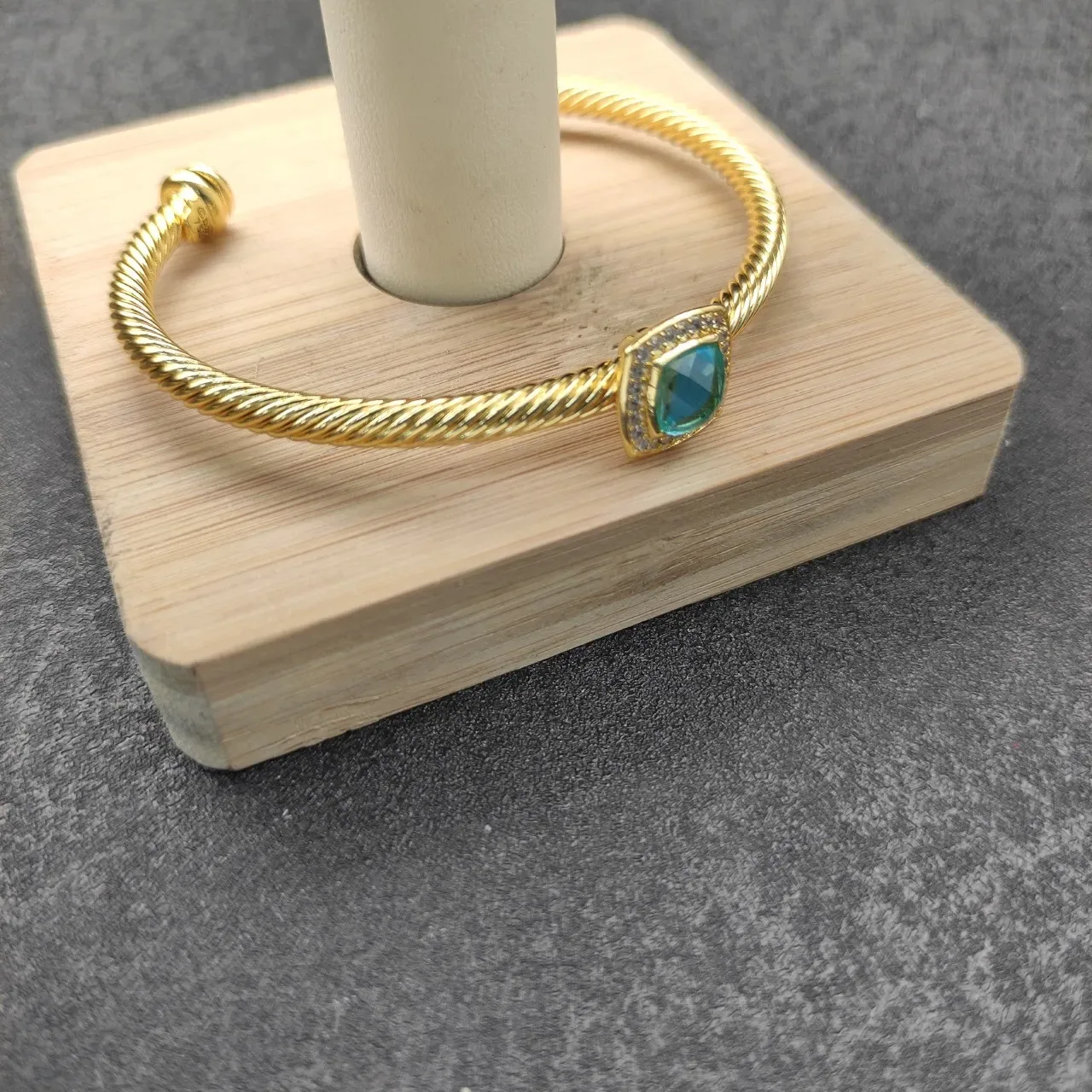 Gold Blue Twisted Rope Wire Cabochon-Set Turquoise Stone Bracelet 7