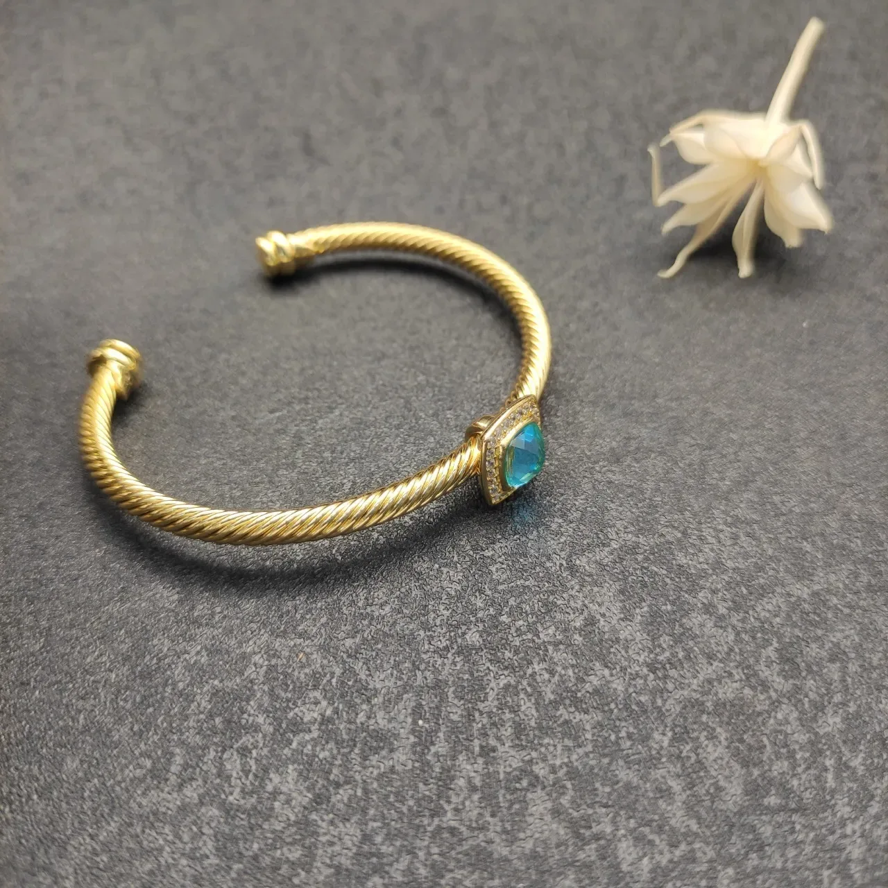 Gold Blue Twisted Rope Wire Cabochon-Set Turquoise Stone Bracelet 8