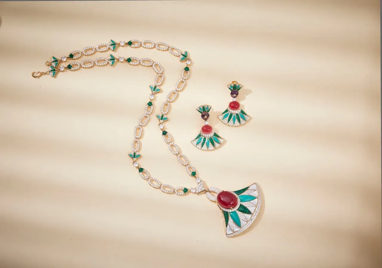 Gold Green Fan-Shaped Pendant Enamel Inlay Necklace 4
