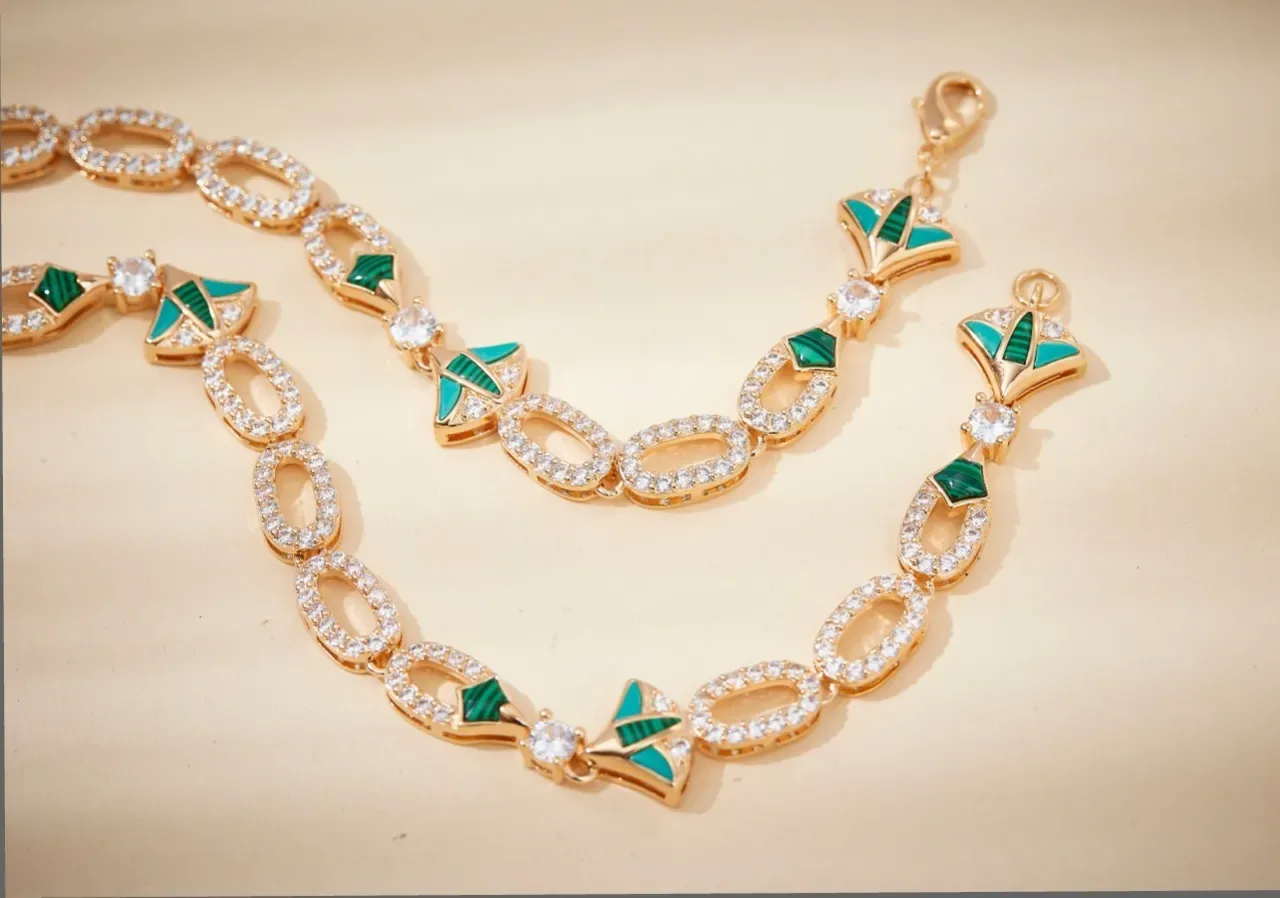 Gold Green Fan-Shaped Pendant Enamel Inlay Necklace 7