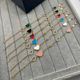 سوار ذهبي سلسلة بأشكال قلوب ملونة متعددة