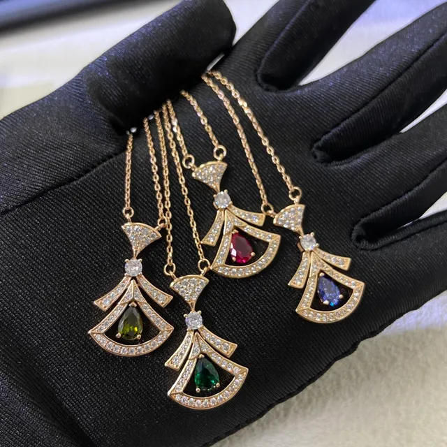 Collier de pendentif doré multicolor en forme d'éventail en couches avec pierre centrale de coupe poire 2