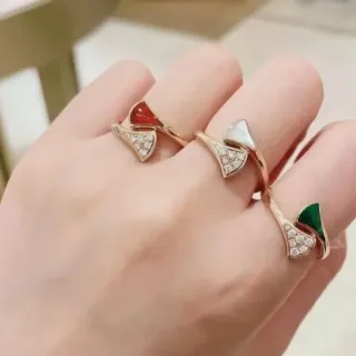 Gold Multicolor Fan-Shaped Motif Pavé-Set Stones Ring