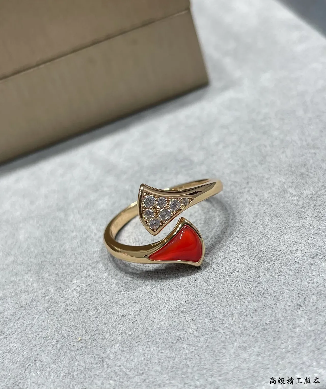 Gold Multicolor Fan-Shaped Motif Pavé-Set Stones Ring 4