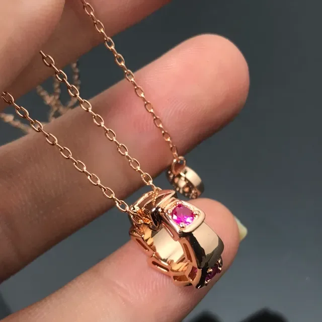 Collier doré rose avec rose et gemmes facetées 6