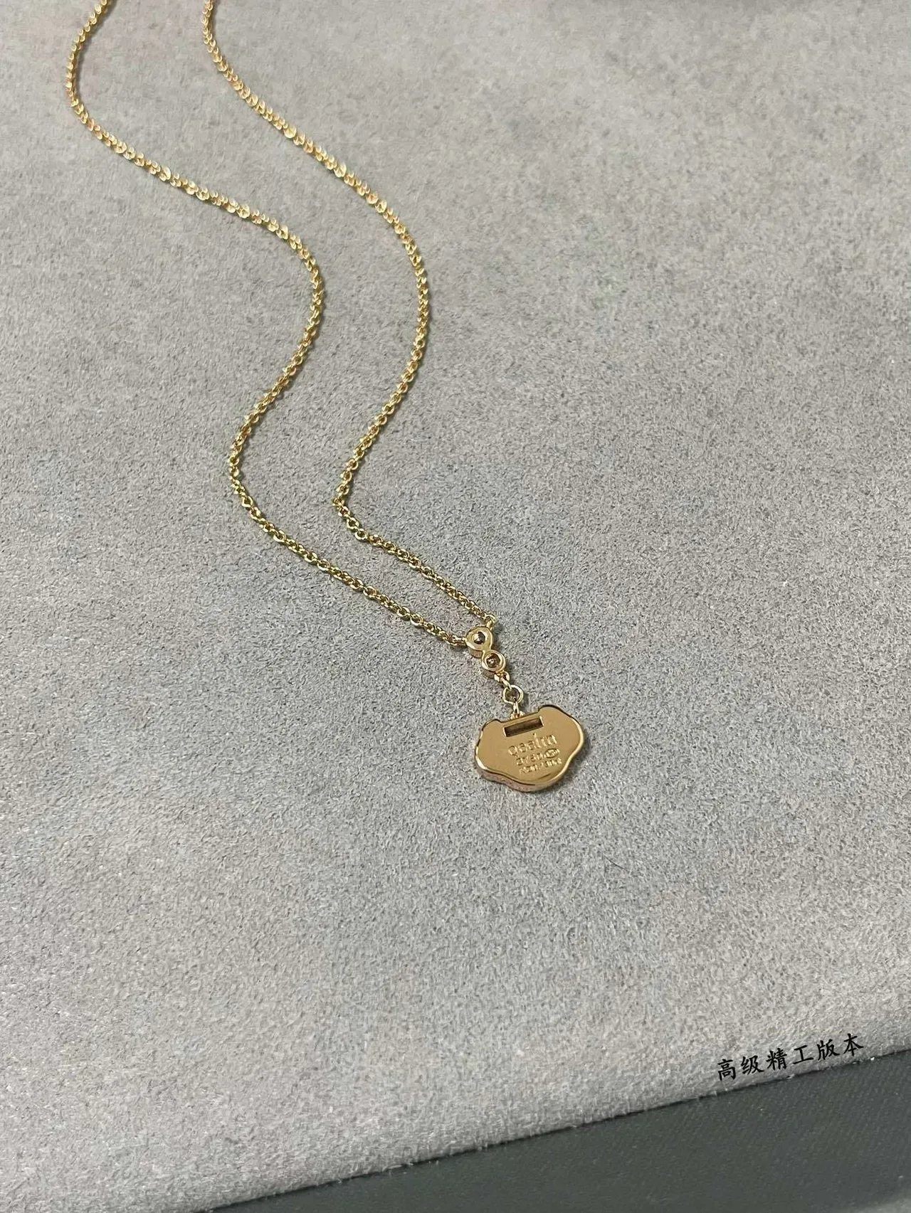 Gold Red Chain Enamel Lip-Shaped Pendant Necklace 5