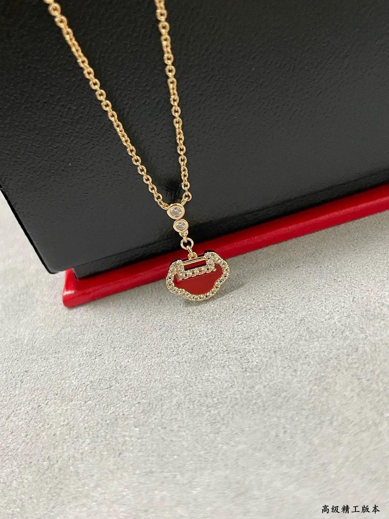 Gold Red Chain Enamel Lip-Shaped Pendant Necklace 8
