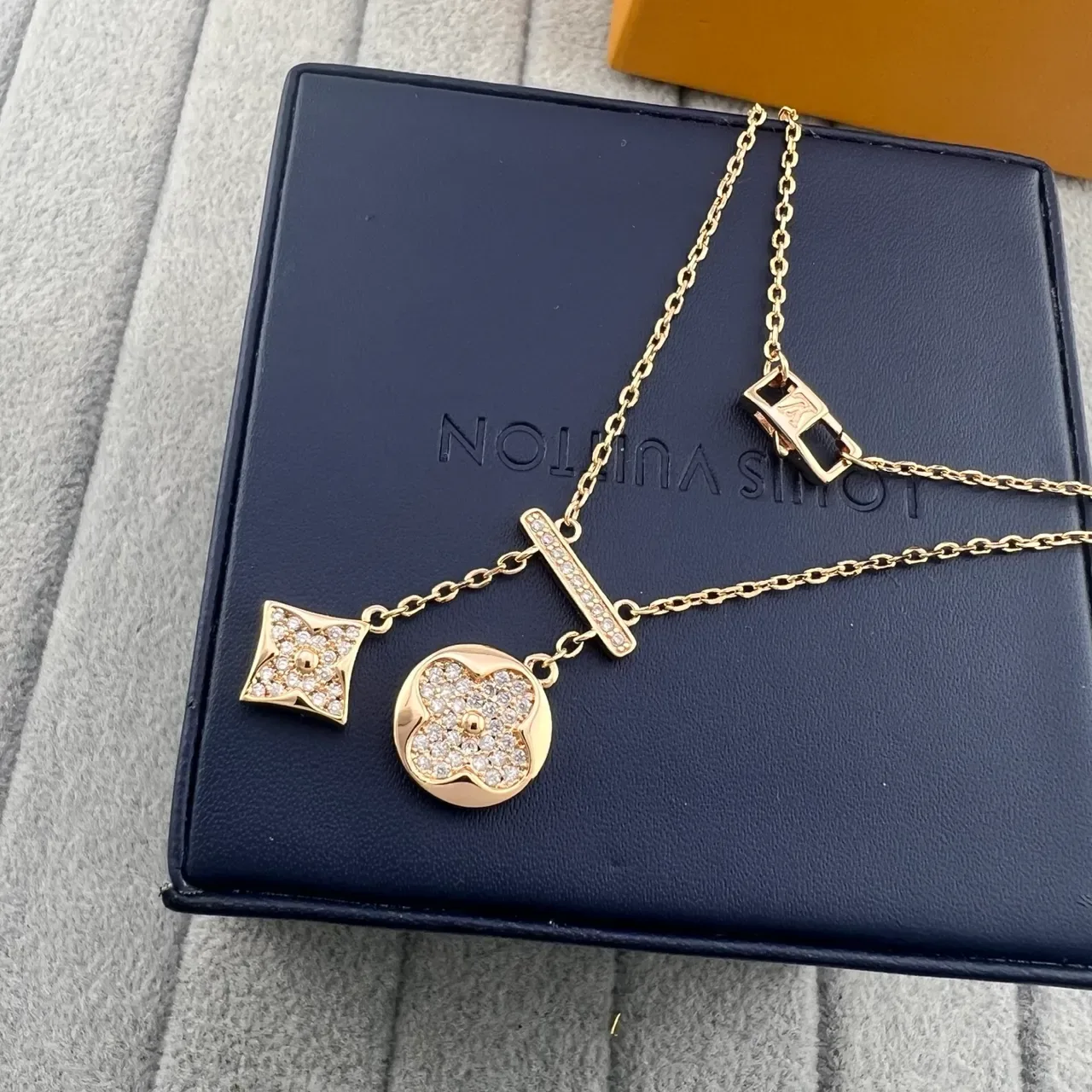 Gold Silver Pavé-Set Floral And Diamond-Shaped Pendants Bar-Link Connector Detail Necklace 3