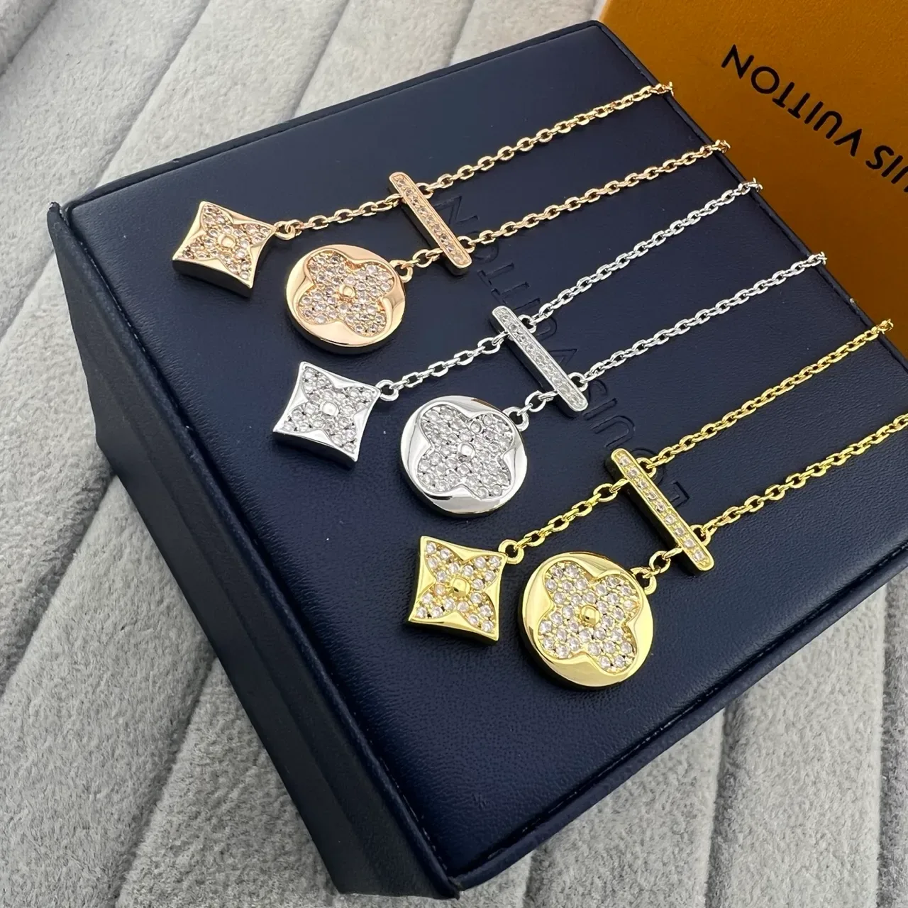 Gold Silver Pavé-Set Floral And Diamond-Shaped Pendants Bar-Link Connector Detail Necklace 6
