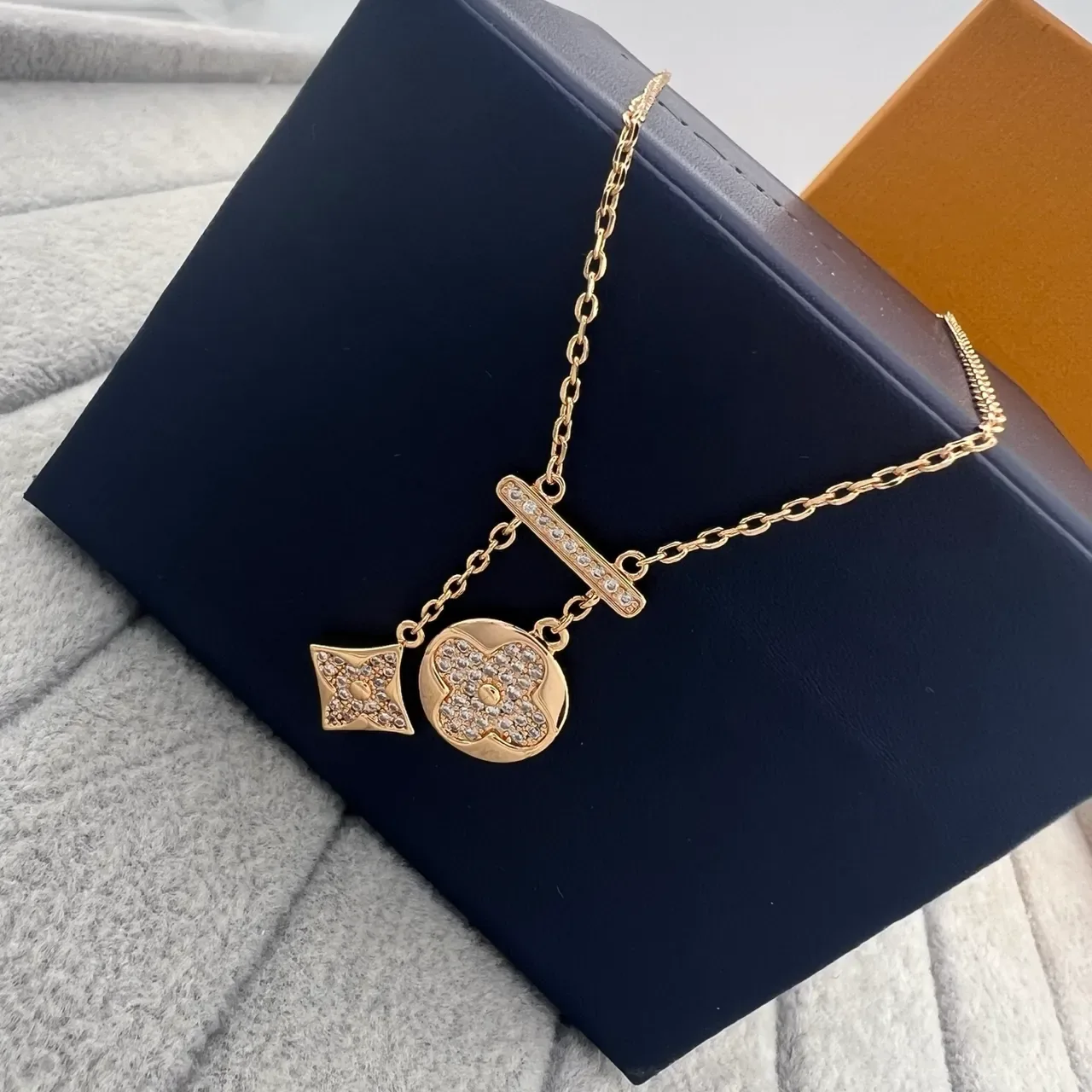 Gold Silver Pavé-Set Floral And Diamond-Shaped Pendants Bar-Link Connector Detail Necklace 9