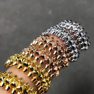 Gold Silver Spiked Pyramid Studs Interlocking Chain-Link Base Ring