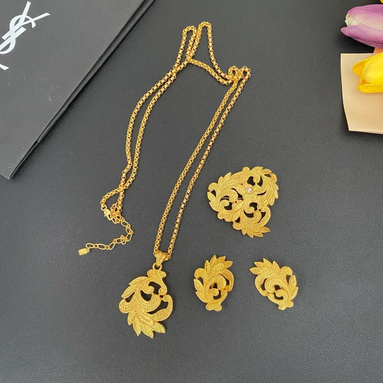 Gold-Tone Filigree Floral Pendant Necklace 3
