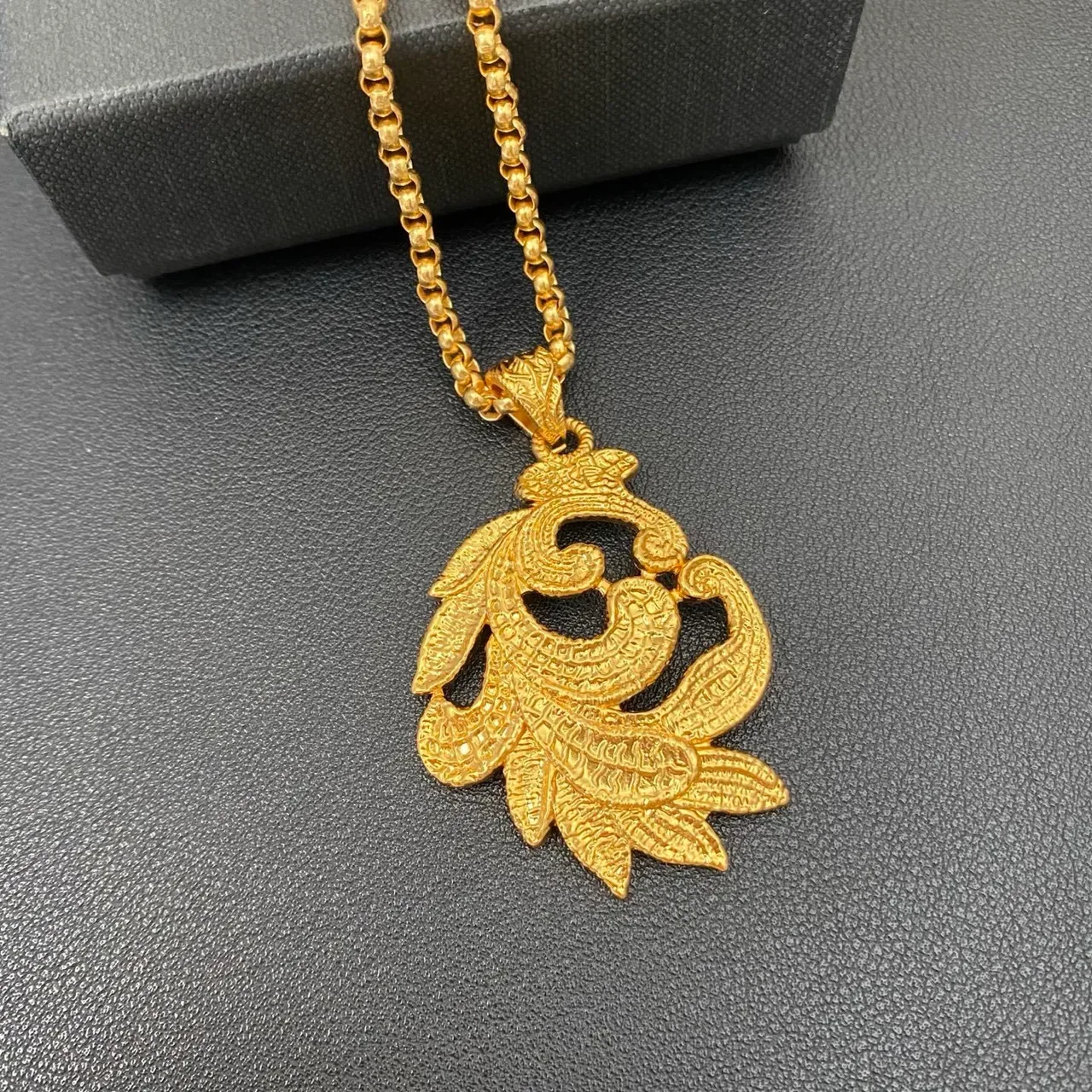 Gold-Tone Filigree Floral Pendant Necklace 5
