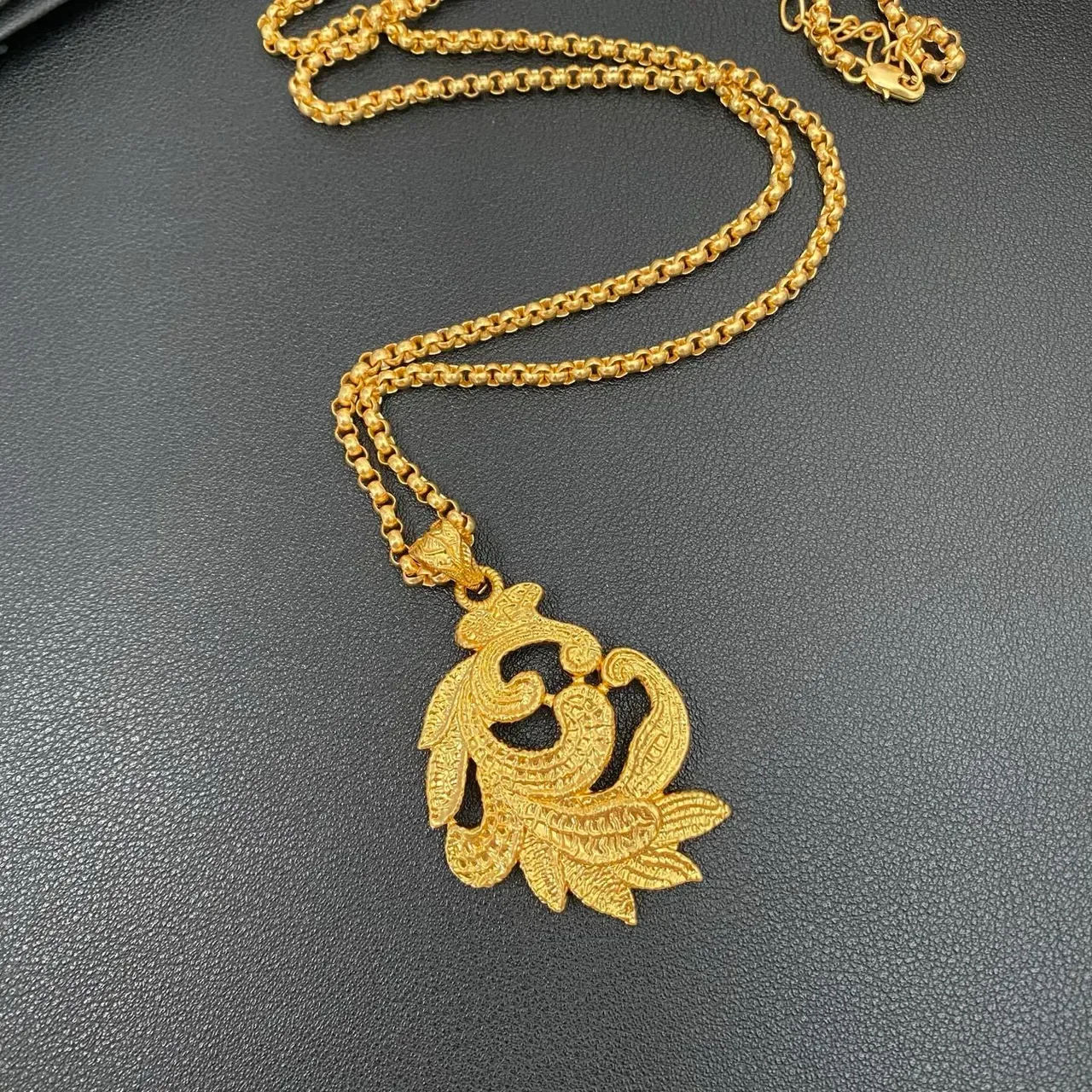 Gold-Tone Filigree Floral Pendant Necklace 7