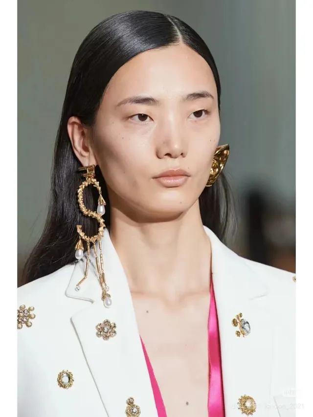 Gold-Tone Leaf Wreath Pearl Drop Earrings 2