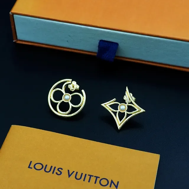 Gold-Tone Openwork Pearl-Centered Geometric Stud Earrings 9