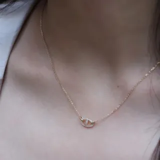 Collier pendentif ovale pavé doré