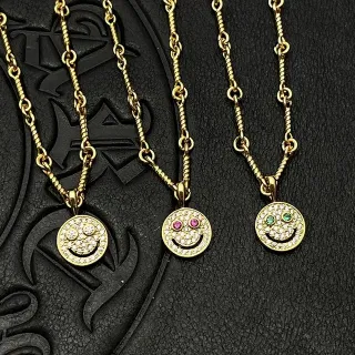 سلاسل ذهبية اللون باڤيه وجه مبتسم