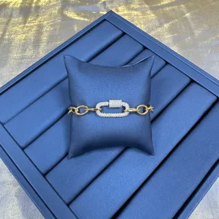 Pulsera de eslabones de cadena con piedras pavé de tono dorado