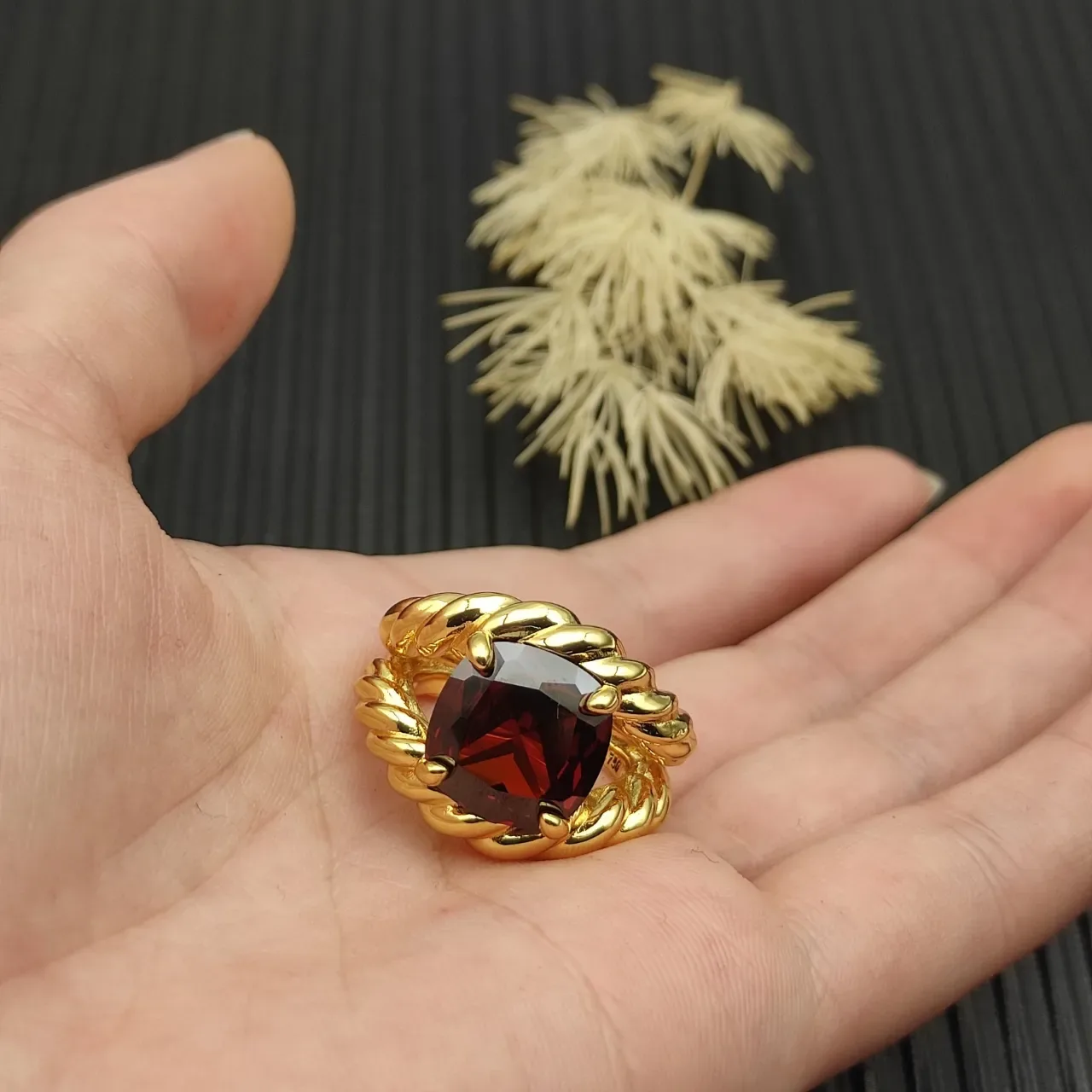 Gold-Toned Twisted Rope Band Red Gemstone Ring 6