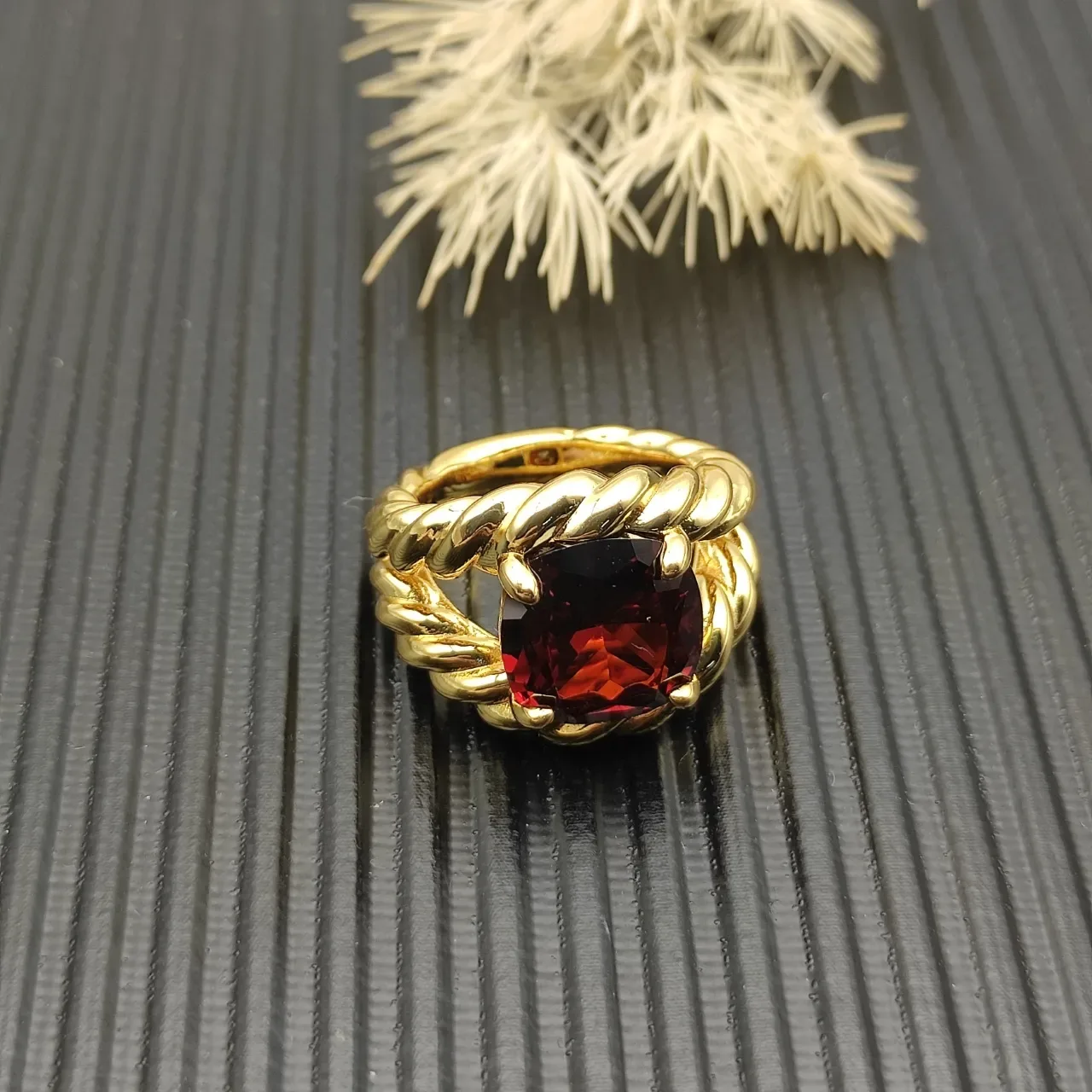 Gold-Toned Twisted Rope Band Red Gemstone Ring 8