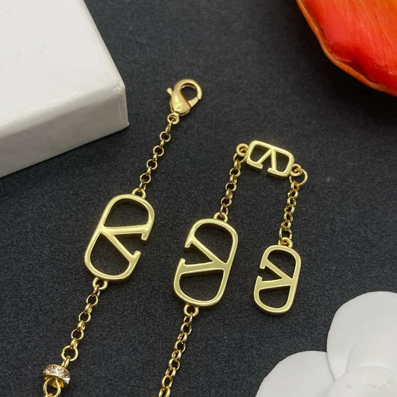 Gold Transparent Chain Open V-Logo Charms Bracelet 6