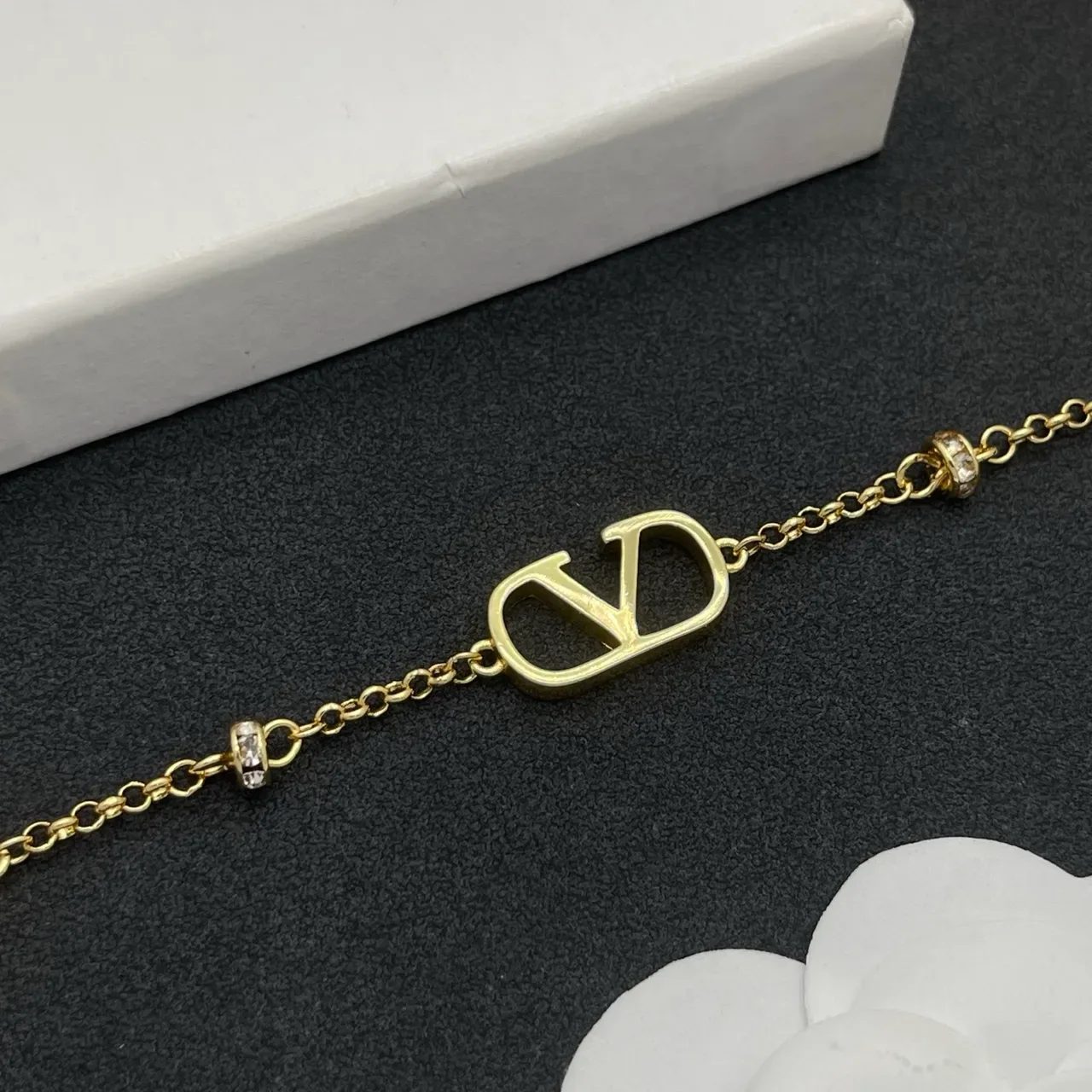 Gold Transparent Chain Open V-Logo Charms Bracelet 7