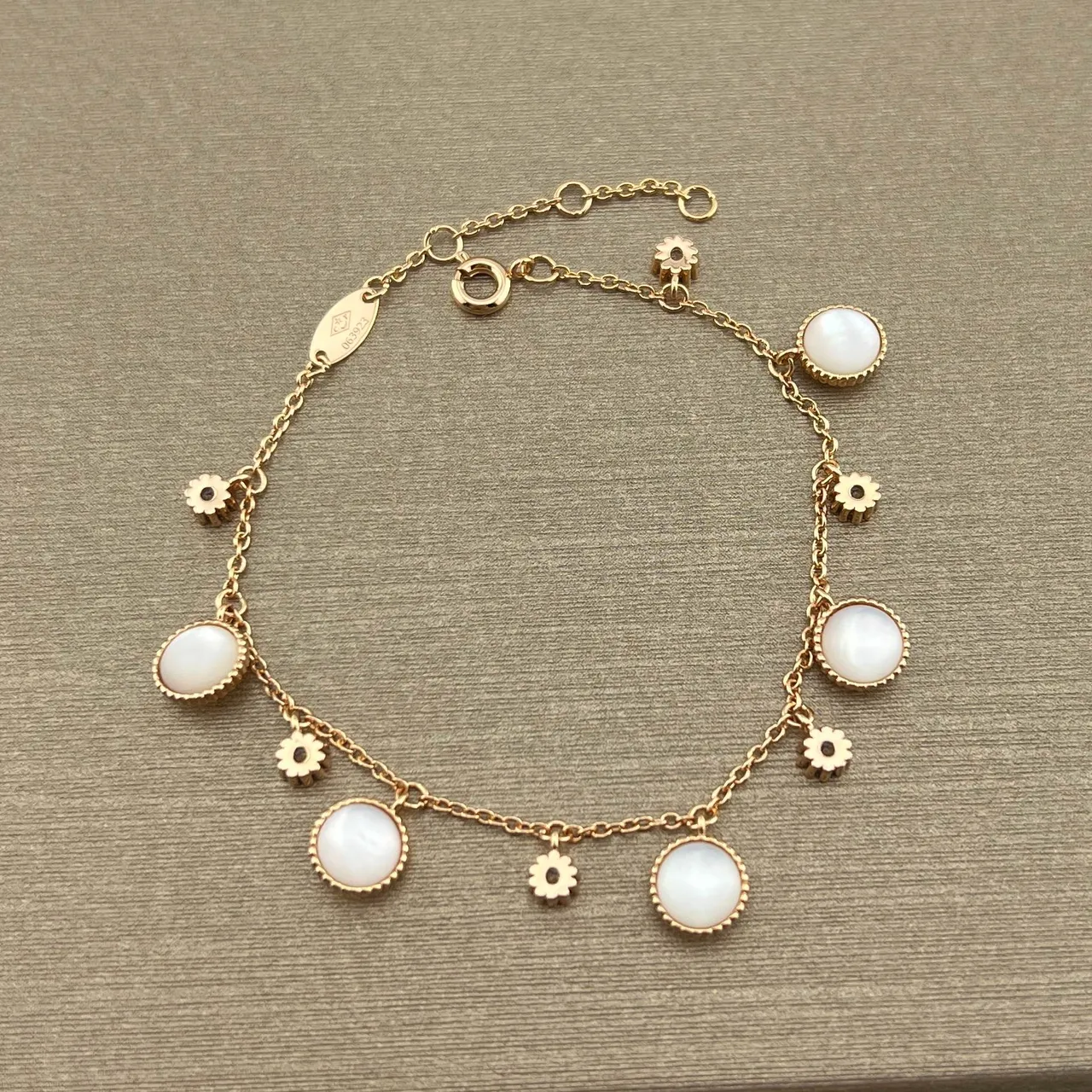 Gold White Chain Round Cabochon Charms Bracelet 4