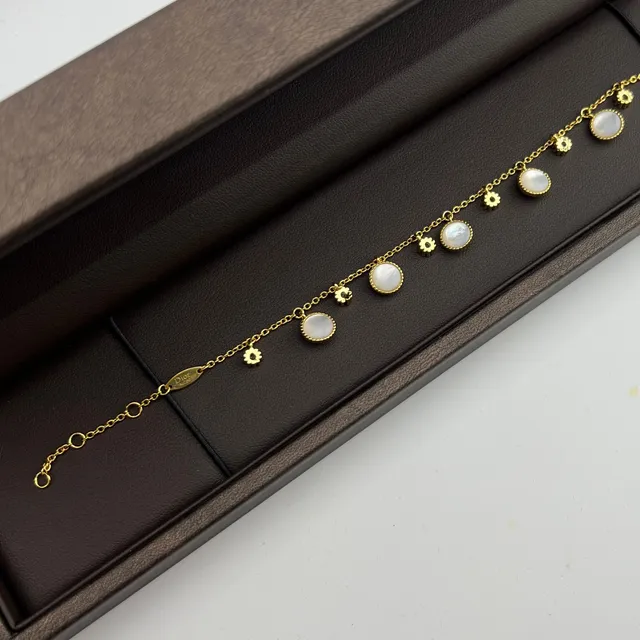 Gold White Chain Round Cabochon Charms Bracelet 7